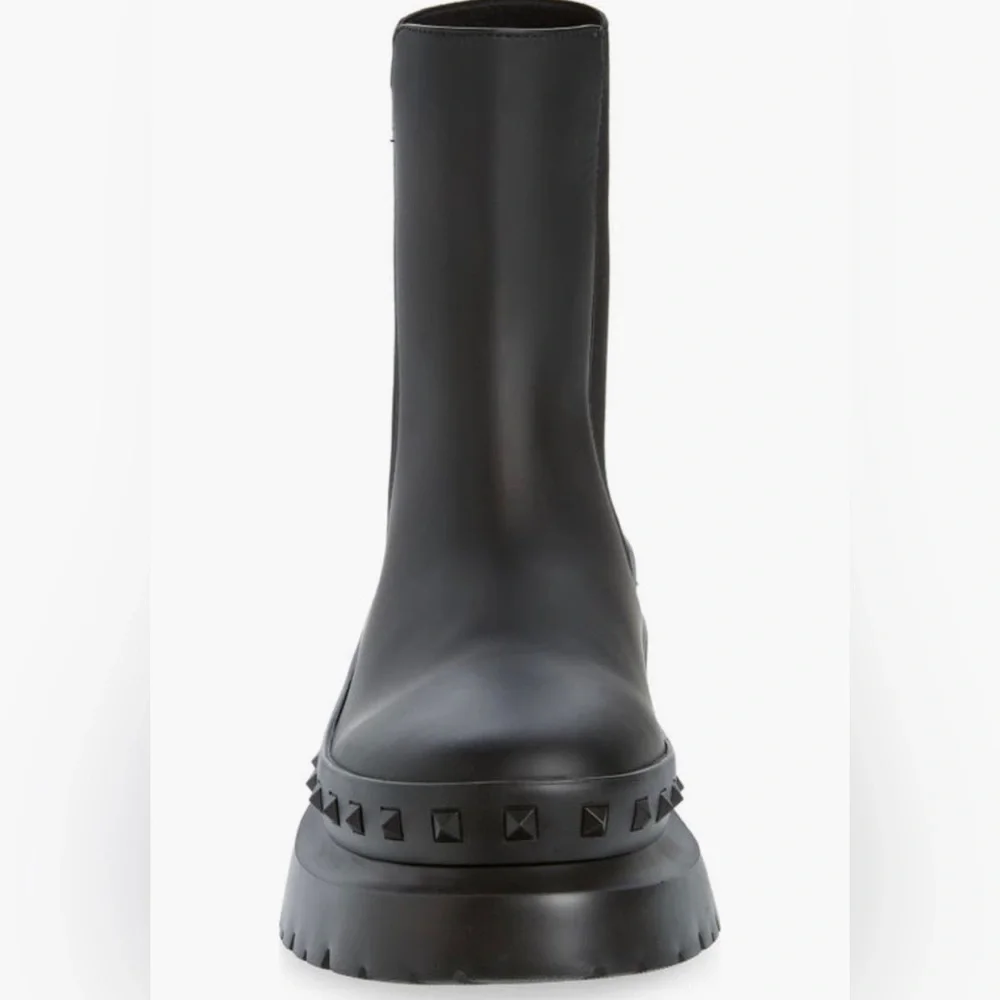 NIB $1270 Valentino M-Way Rockstud Lug Sole Chelsea Boot in size 11 US / 44 EU!